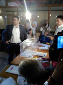 Miguel Sánchez tras emitir su voto.