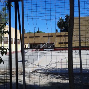 C’s reclama la reparación urgente del vallado exterior del IES Saavedra Fajardo para evitar fugas de alumnos y robos de material