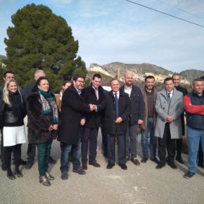 Ciudadanos celebra el inicio de las obras de la carretera que da servicio a las cooperativas de flor cortada y las canteras de Cehegín